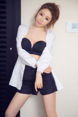 被迫成为女同学的脚奴袜奴