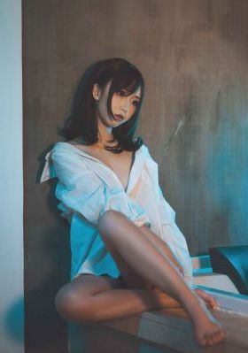 扒开女人下面两片毛茸茸